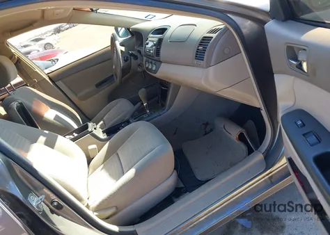 2005 Toyota Camry Le z USA, uszkodzony, nr VIN 4T1BE32K25U603697